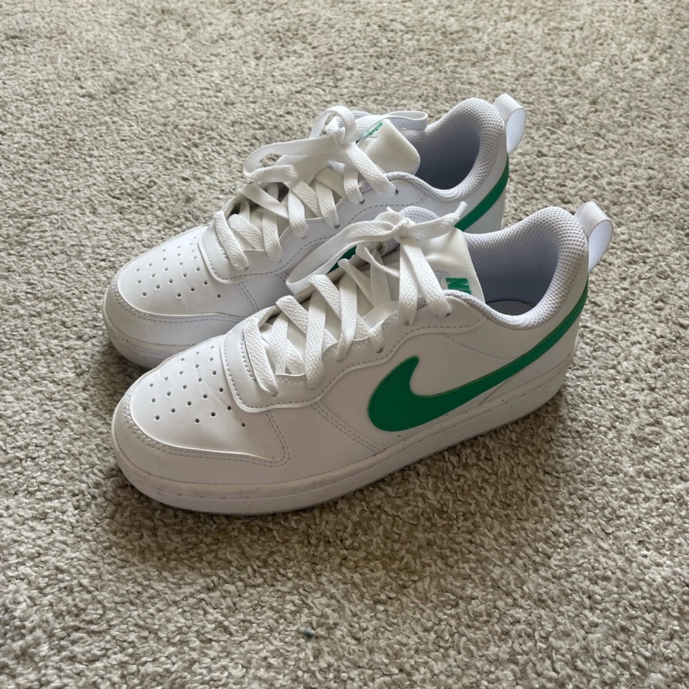 Nike White and Green Sneakers